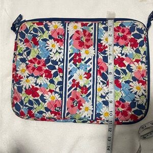 Vera Bradley Floral Quilted Laptop Sleeve Blue 14x11
Pre-owned